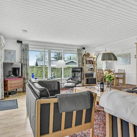 Three-bedroom In Holiday home