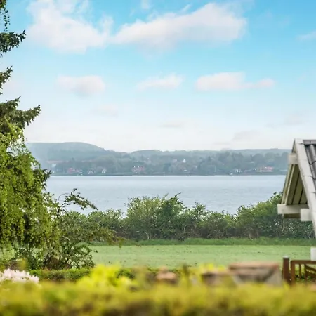 Holiday home Three-bedroom In