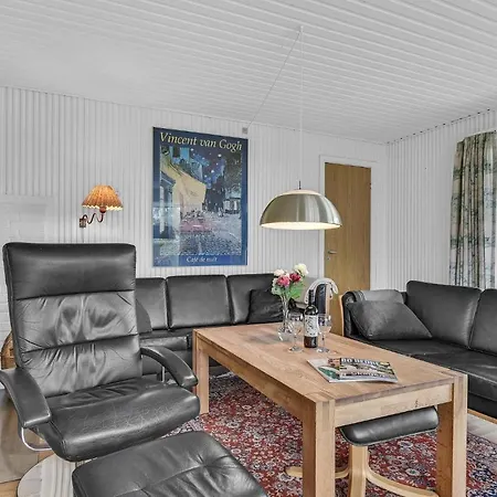 Holiday home Three-bedroom In